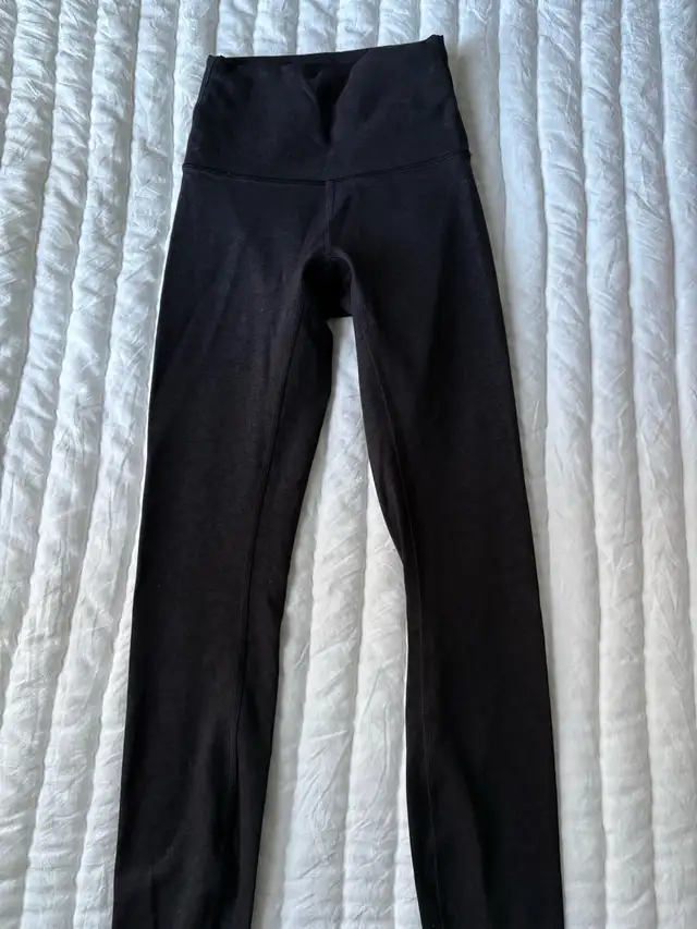 Lululemon leggings  in Women's - Bottoms in Mississauga / Peel Region - Image 2