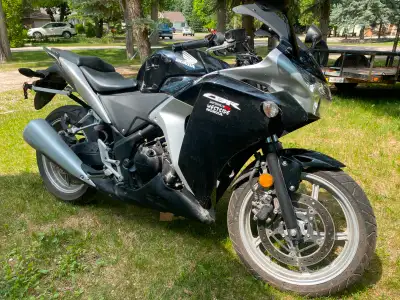 Selling my Honda CB250R. This bike has hardly been driven. 5505 km. Selling the bike, which was last...