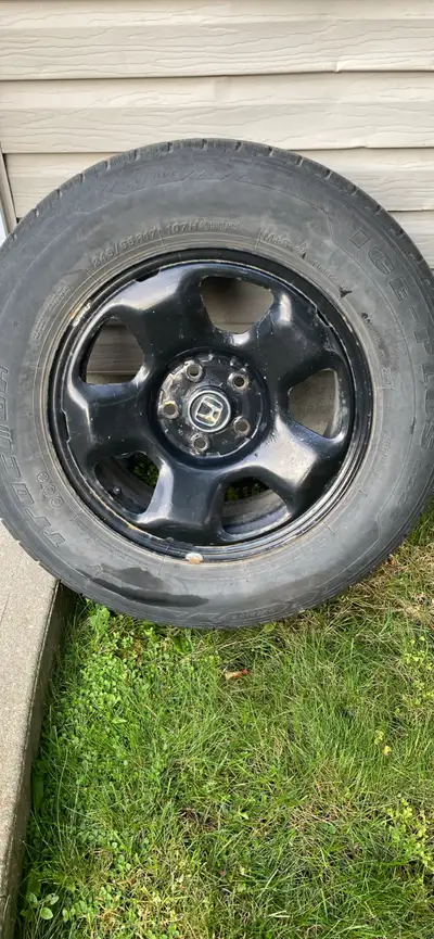 4 pneus Tracmax Ice-Plus en très bon état, montés sur jante qui étaient sur un Honda Ridgeline 2009....