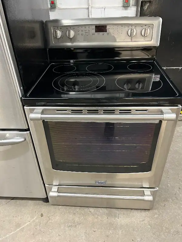 Frigidaire and stove in Stoves, Ovens & Ranges in City of Montréal - Image 4