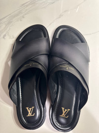 Size 9 black Louis Vuitton Crisscross Slide Sandals 
