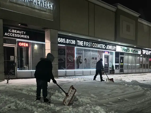 SNOW REMOVAL SERVICES - TORONTO64985459232129123
