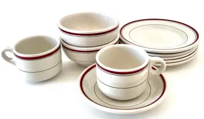 LIRE JUSQU'À LA FIN DU TEXTE. Antiquité (1936-1954) Collection. Ensemble de 10 pièces de porcelaine...