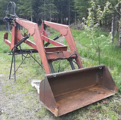 Bucket avec attelage pour tracteur Était installé sur un tracteur OLIVER 1250 Possibilité sur les tr...