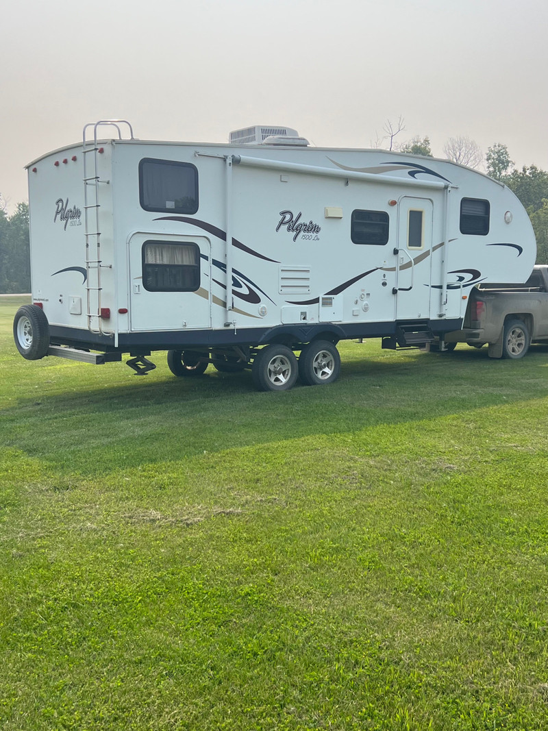 2008 Pilgrim light 5th wheel camper Travel Trailers & Campers