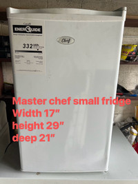 Good condition master chef mini fridge $100