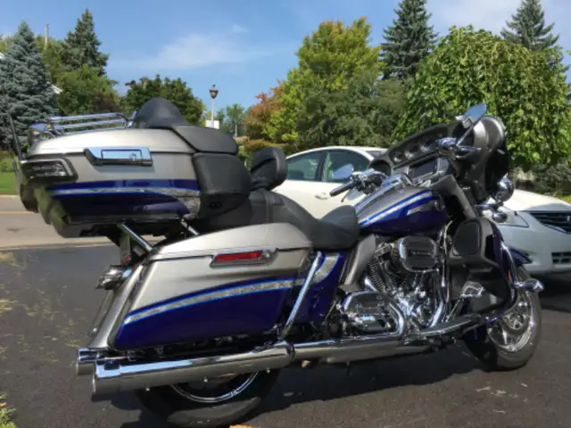 2016 Harley Davidson CVO Limited in Touring in City of Montréal - Image 7