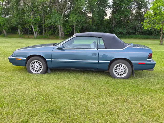 1990 Chrysler LeBaron in Cars & Trucks in Regina - Image 3