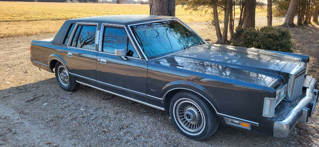 1986 Lincoln Towncar in Classic Cars in Leamington - Image 3