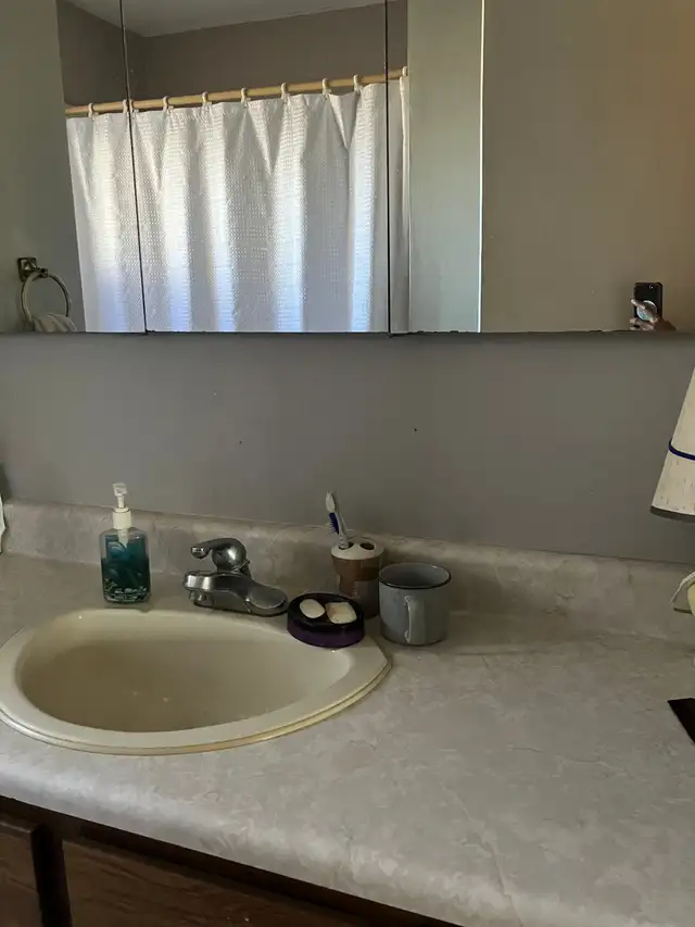 winter rental $1350.00/ mo. utilities in in British Columbia in Canada - Image 5