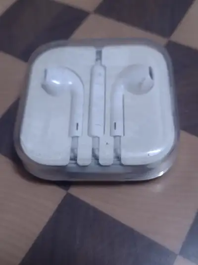 New Apple 3.5mm Earphones (Uses headphone Jack), View more