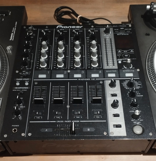 Technics SL-1210MK5 turntables and Pioneer DJM-700 4-ch DJ Mixer in Other in Mississauga / Peel Region - Image 4