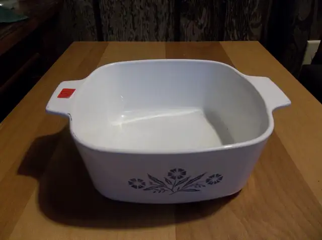 Plat CORNING WARE 1,5 litres (sans couvercle) in Kitchen & Dining Wares in Trois-Rivières - Image 2