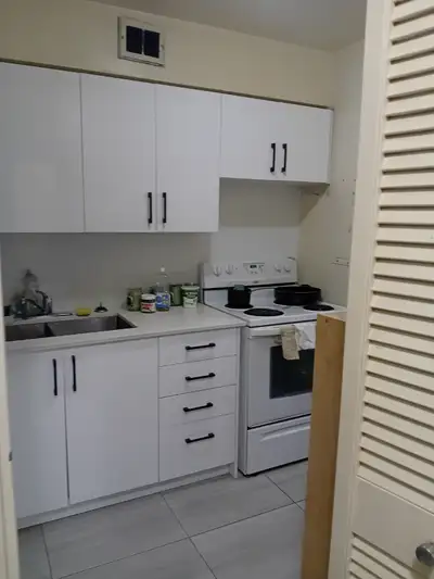 Walk to Subway  [3 Bedroom 1F 1M 1Avil]