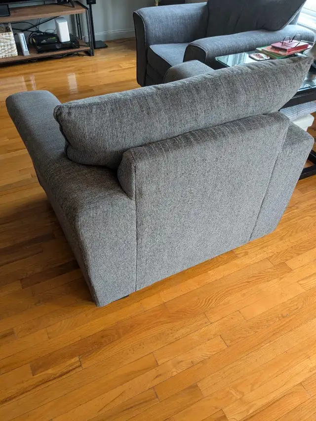 fauteuil  de salon in Couches & Futons in Saint-Hyacinthe - Image 4