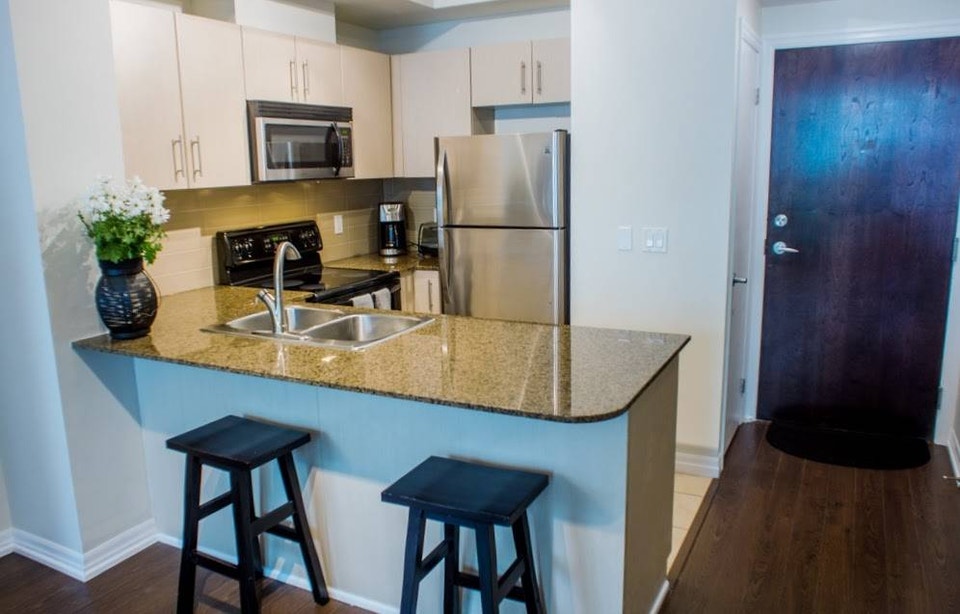 FURNISHED 1 BED CONDO AT YONGE/HARBOUR DOWNTOWN 4