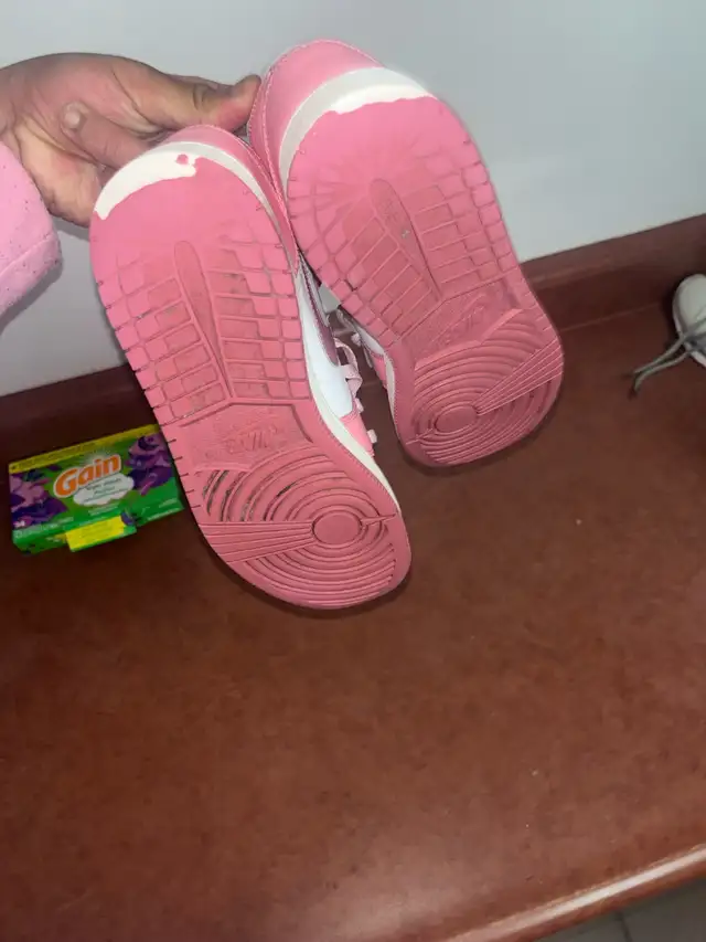 Nike pink  Air Jordan 1 size 7y used in Men's Shoes in City of Toronto - Image 5