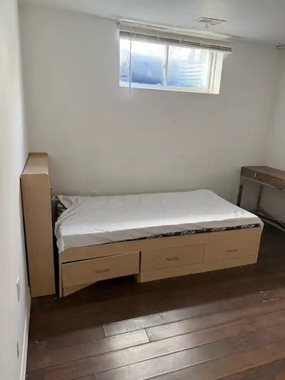 Regular-sized basement room available near the Peterborough Zoo and Trent University. Available imme...