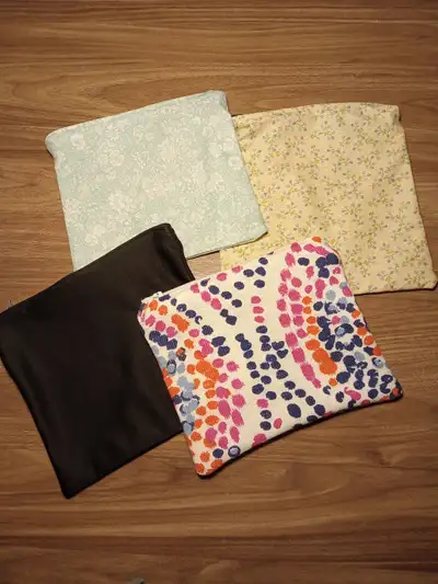 Set of 4 fabric pouches with zipper, View more
