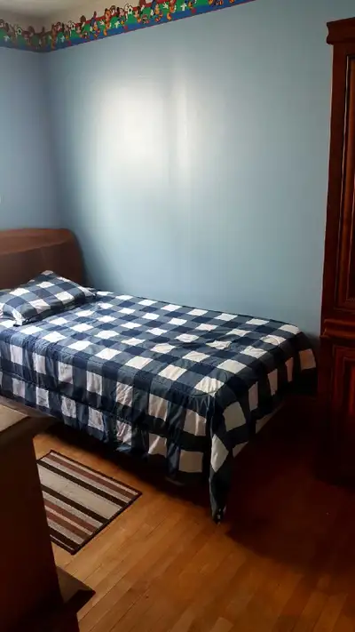 Available Now !!!! Room for Rent in a great part of West Hamilton just south of McMaster back agains...