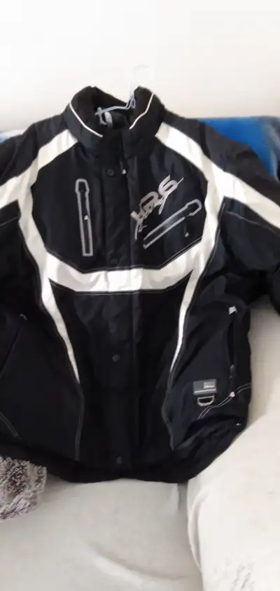 SIZE LARGE EXCELLENT LIKE NEW CONDITION, VERY VERY LITTLE USE. MEN'S JACKET VERY WARM