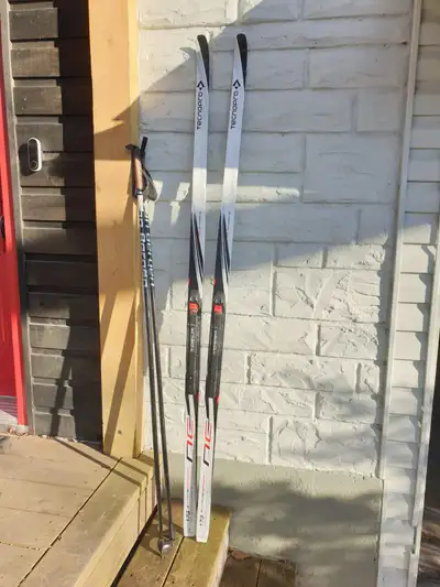 172 cm cross-country skis + 140 cm poles + boots 8,5, View more