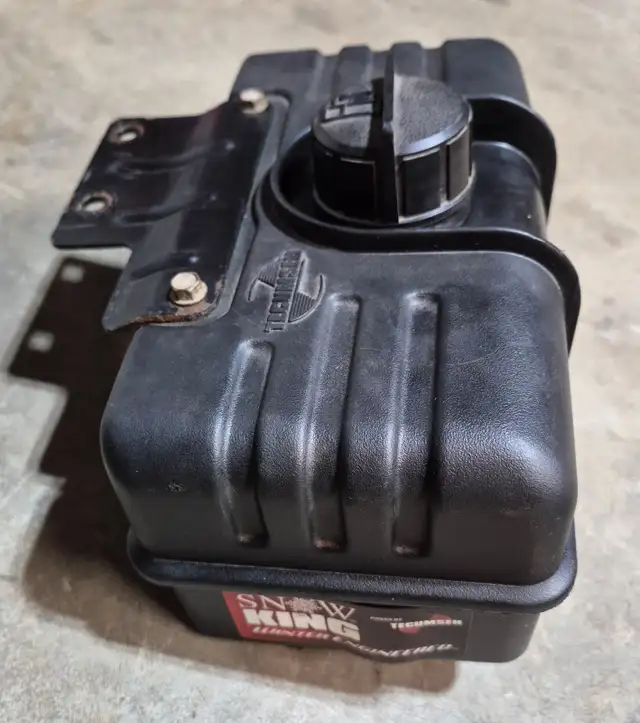 FUEL TANK for TECUMSEH ENGINE in Snowblowers in Kitchener / Waterloo - Image 2
