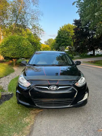 Hyundai accent 2012 noire special edition - 134 000km - Automatique - Mécanique A1 - fonctionne très...