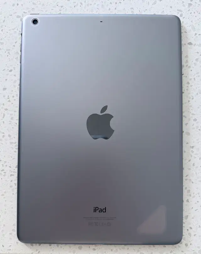iPad Air Model MD786C/A in iPads & Tablets in St. Albert - Image 2