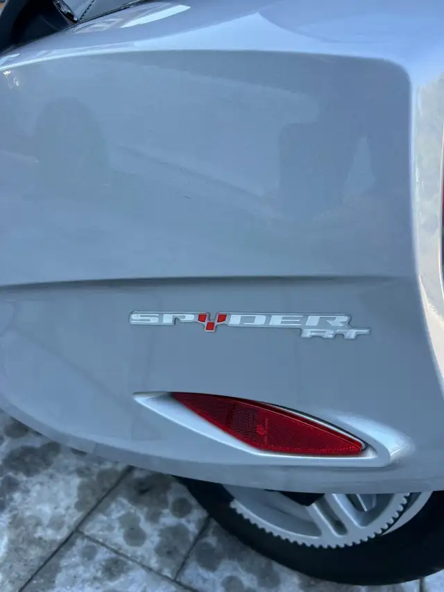 2010 CanAm Spyder RT, 5 Speed Manual, Low kms in Touring in Mississauga / Peel Region - Image 6