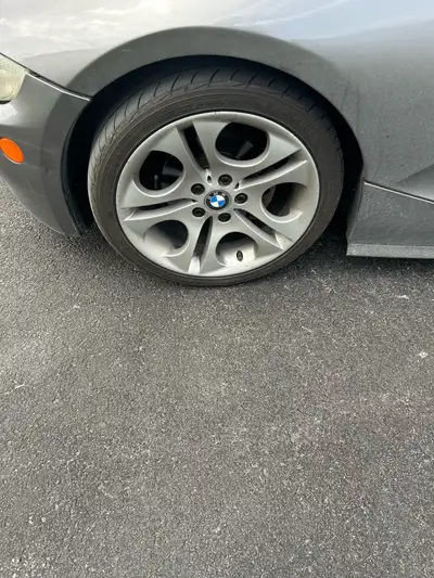 Je vends cet ensemble de quatre roues avec pneus Yokohama Advanced Fleva 225-40-R18 et 255-35-R18. C...