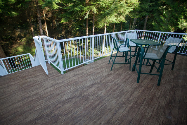 Vinyl Decking and Railings in Fence, Deck, Railing & Siding in Calgary - Image 2