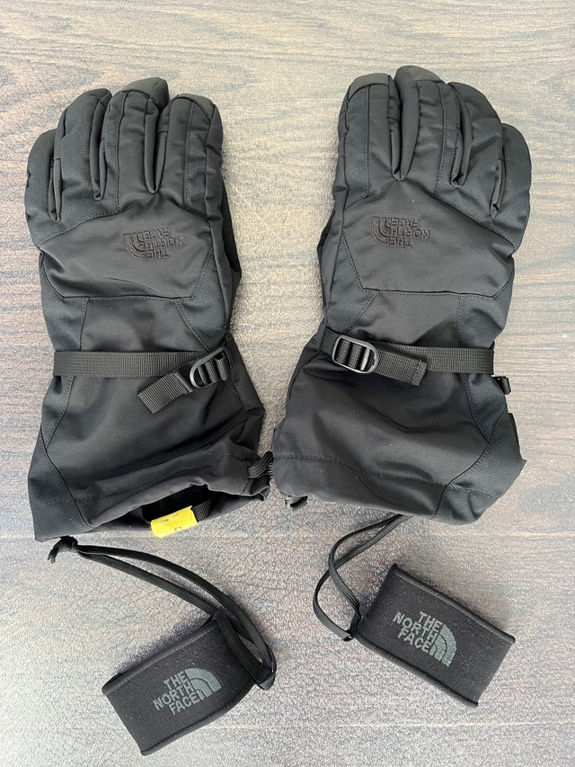 Unisex North Face Montana Gloves, Size Small in Other in City of Toronto - Image 4