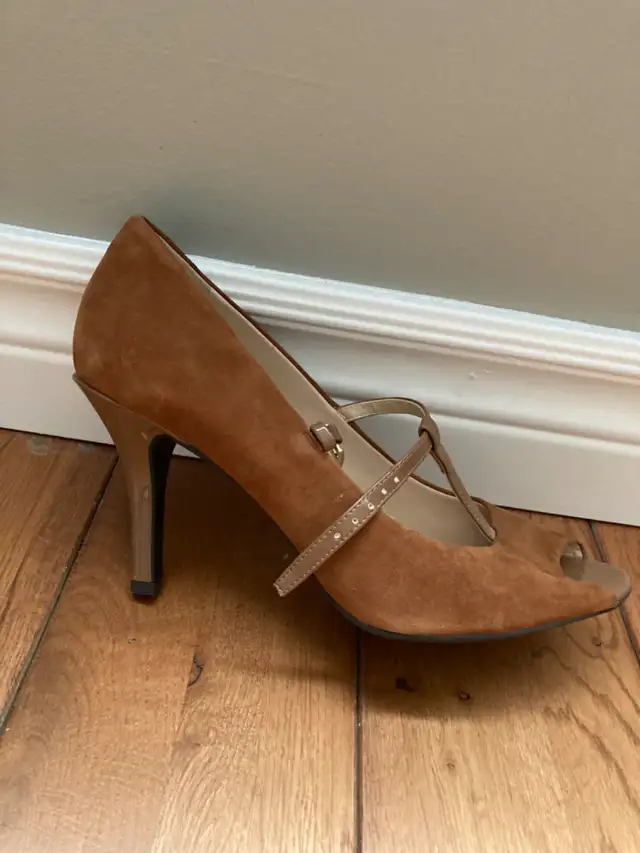 Women’s dress shoes in Women's - Shoes in Oakville / Halton Region - Image 5