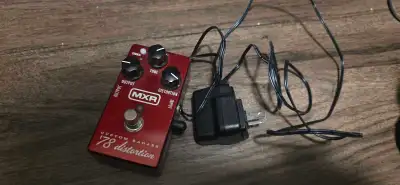 Get ready to rock with this MXR Custom Badass '78 Distortion pedal! This pedal delivers a range of c...