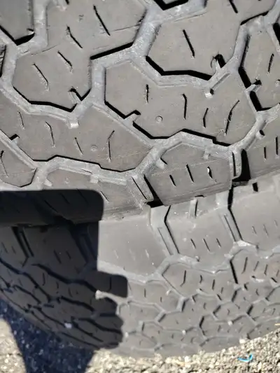 275 70 18 in Goodyear truck tires 10 ply just about down to the Were bars still life 100 for the fou...