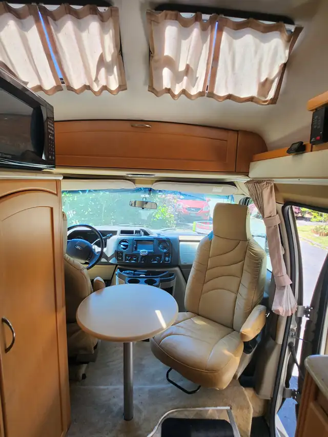 Lowest mileage in Canada - 2010 Pleasure-Way Excel TS in RVs & Motorhomes in Burnaby/New Westminster - Image 6
