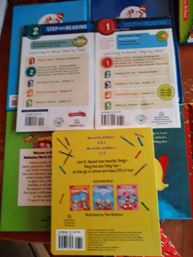 DR. SEUSS LOT 8  HARDCOVER BOOKS in Children & Young Adult in Muskoka - Image 5