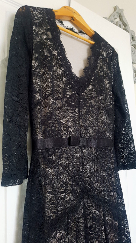 Black lace gown (replica of Kate Middleton Temperley London) in Women's - Dresses & Skirts in Ottawa - Image 2