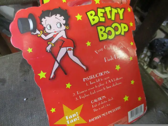 2005 BETTY BOOP KING FEATURES PUSH LIGHTS IN PACKAGES $10. EA. in Home Décor & Accents in Winnipeg - Image 5