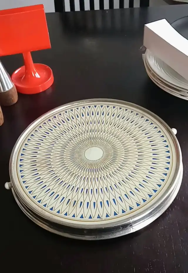 Beautiful Vintage Midcentury Rotating Cake stand, Lazy Susan in Kitchen & Dining Wares in Edmonton - Image 2