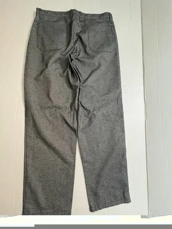 Newman Men's Pant - Size 34 in Men's in Calgary - Image 4