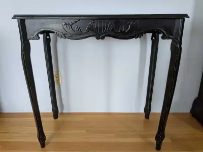 CONSOLE TABLE From Home Sense 31 1/2" L x 15 1/2" W x 30 1/2" H Price: $30 Cash