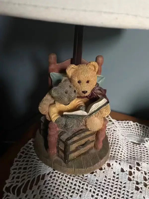 Ceramic Collectable FIJI Bear VINTAGE READING BOOK CUB TABLE in Arts & Collectibles in Ottawa - Image 2