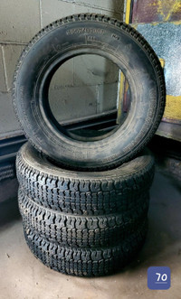 145/80R12 4 pneus d'HIVER à clous d'occasion (mini austin) (70)