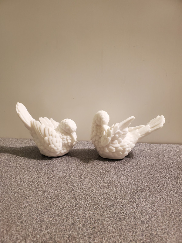 Alabaster White Doves Vintage Dove Figurines, Bird Sculptures, in Arts & Collectibles in City of Toronto