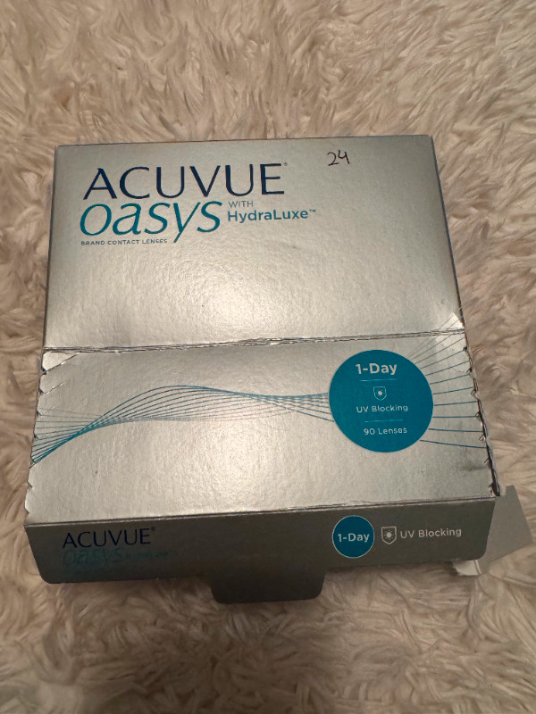 Acuvue Oasys 1-Day 30 Pack with HydraLuxe -4.25 in Health & Special Needs in City of Toronto - Image 3