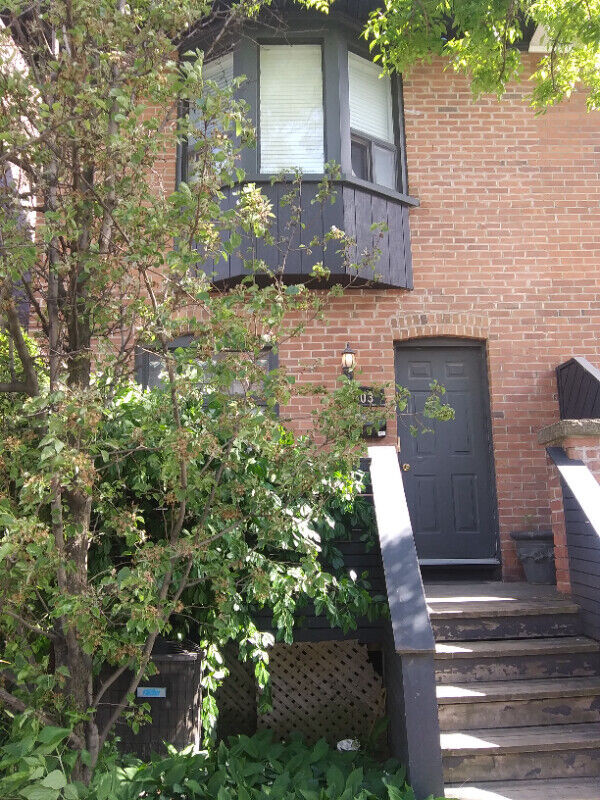 Annex extra large bright room on second floor avail. 1 Jun$850 in Room Rentals & Roommates in City of Toronto