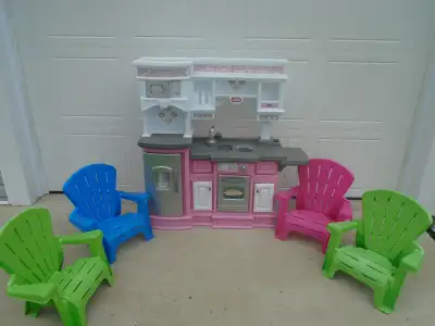 Little Tikes Kitchen Set $80.00 Cash With 4 child size chairs. Very good condition Call 902-678-1620...