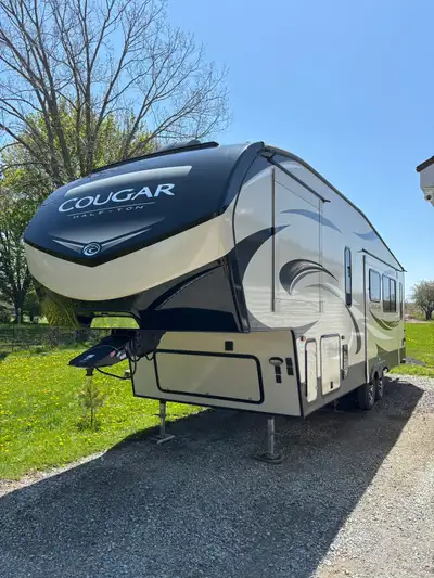 2019 Keystone Cougar Half Ton 27RLS Very well taken care of RV Elderly couple used once a year. Can...